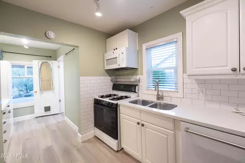 Kitchen - 1244 E Palm Ln, Phoenix, AZ 85006 photo 4 of 5