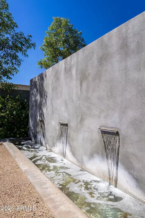 Exterior - 1244 E Palm Ln, Phoenix, AZ 85006 photo 6 of 9