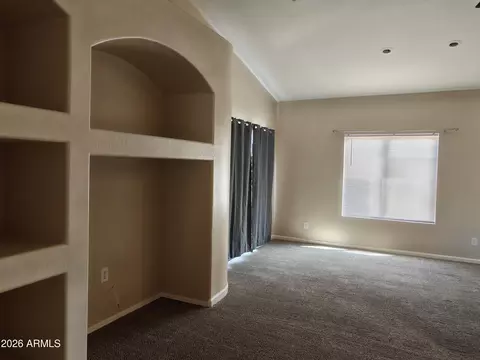 Living - 932 W Carter Rd, Phoenix, AZ 85041 photo 3 of 4