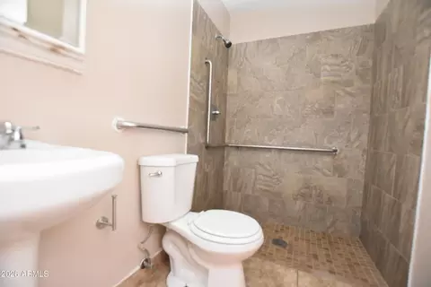 Bath - 6301 W Earll Dr, Phoenix, AZ 85033 photo 4 of 6