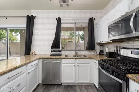 Kitchen - 4139 E Windsor Dr, Gilbert, AZ 85296 photo 4 of 4