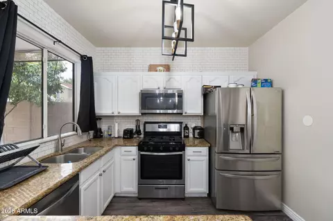 Kitchen - 4139 E Windsor Dr, Gilbert, AZ 85296 photo 3 of 4