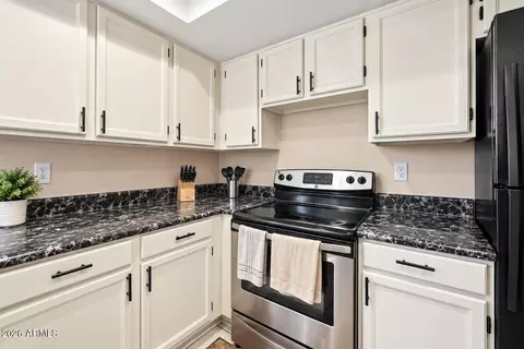 Kitchen - 2455 E Broadway Rd #59, Mesa, AZ 85204 photo 4 of 4