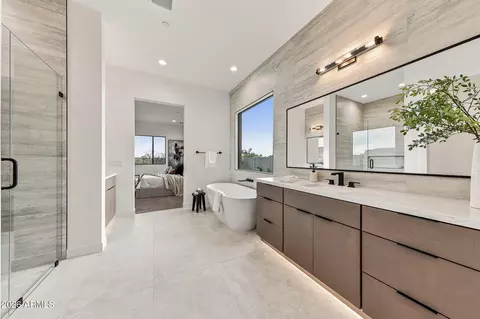 Bath - 1644 E Creek Canyon Rd, Phoenix, AZ 85086 photo 6 of 11