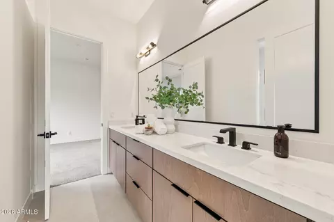 Bath - 1644 E Creek Canyon Rd, Phoenix, AZ 85086 photo 10 of 11