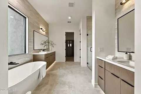 Bath - 1644 E Creek Canyon Rd, Phoenix, AZ 85086 photo 2 of 11