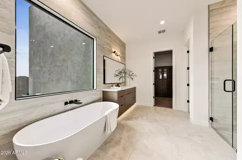 Bath - 1644 E Creek Canyon Rd, Phoenix, AZ 85086 photo 4 of 11