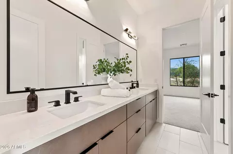 Bath - 1644 E Creek Canyon Rd, Phoenix, AZ 85086 photo 9 of 11