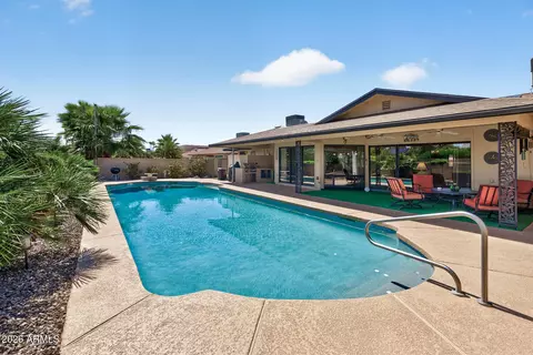 21419 N Palm Desert Dr, Sun City West, AZ 85375