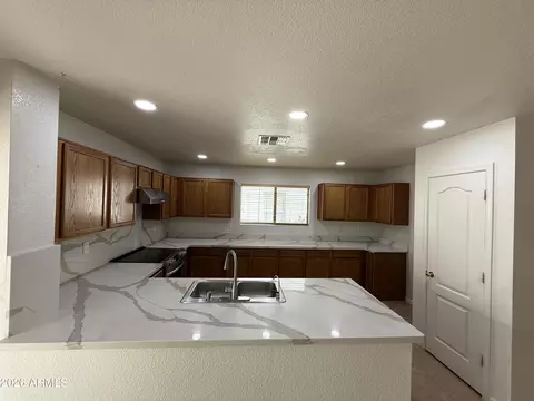 9518 N 82nd Gln, Peoria, AZ 85345
