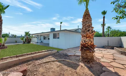 Exterior - 3904 E Sahuaro Dr, Phoenix, AZ 85028 photo 3 of 4