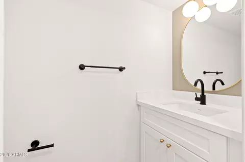 Bath - 2832 E Waltann Ln #1, Phoenix, AZ 85032 photo 1 of 2