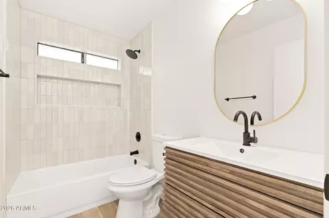 Bath - 2832 E Waltann Ln #1, Phoenix, AZ 85032 photo 2 of 2