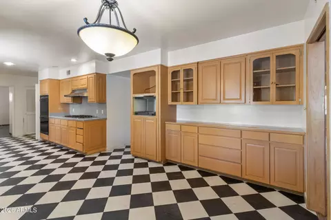 Kitchen - 4140 E San Miguel Ave, Phoenix, AZ 85018 photo 2 of 4