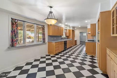 Kitchen - 4140 E San Miguel Ave, Phoenix, AZ 85018 photo 1 of 4