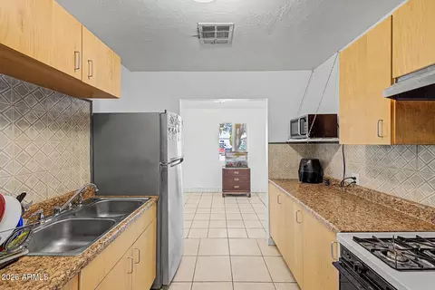 Kitchen - 1808 S 18th Ave, Phoenix, AZ 85007 photo 3 of 3