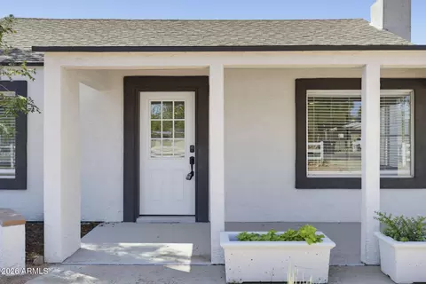 Exterior - 2241 W Morten Ave, Phoenix, AZ 85021 photo 6 of 9