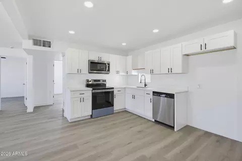 Kitchen - 2241 W Morten Ave, Phoenix, AZ 85021 photo 1 of 2