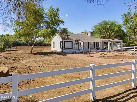 Exterior - 2241 W Morten Ave, Phoenix, AZ 85021 photo 2 of 9