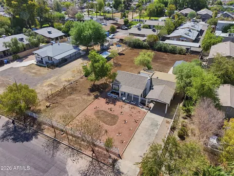View/Area - 2241 W Morten Ave, Phoenix, AZ 85021 photo 1 of 8
