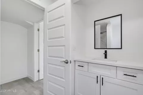 Bath - 2241 W Morten Ave, Phoenix, AZ 85021 photo 1 of 7