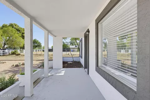 Exterior - 2241 W Morten Ave, Phoenix, AZ 85021 photo 5 of 9
