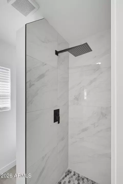 Bath - 2241 W Morten Ave, Phoenix, AZ 85021 photo 3 of 7