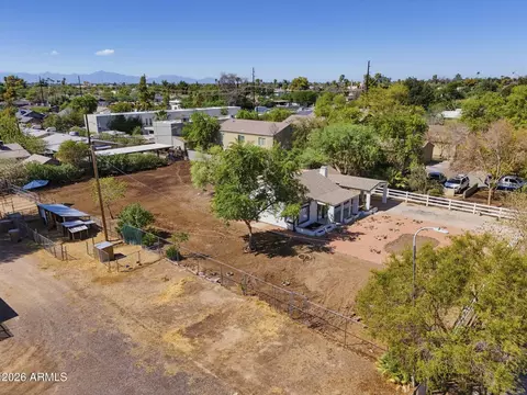 View/Area - 2241 W Morten Ave, Phoenix, AZ 85021 photo 5 of 8
