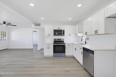 Kitchen - 2241 W Morten Ave, Phoenix, AZ 85021 photo 2 of 2