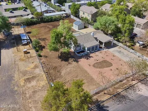 View/Area - 2241 W Morten Ave, Phoenix, AZ 85021 photo 4 of 8