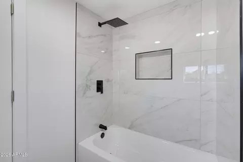 Bath - 2241 W Morten Ave, Phoenix, AZ 85021 photo 7 of 7