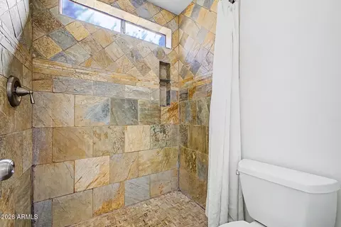 Bath - 1025 E Highland Ave #32, Phoenix, AZ 85014 photo 1 of 2