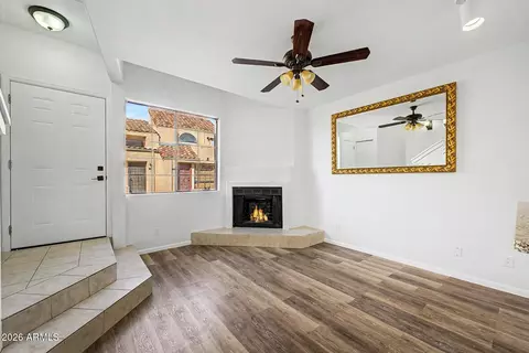 Living - 1025 E Highland Ave #32, Phoenix, AZ 85014 photo 2 of 4