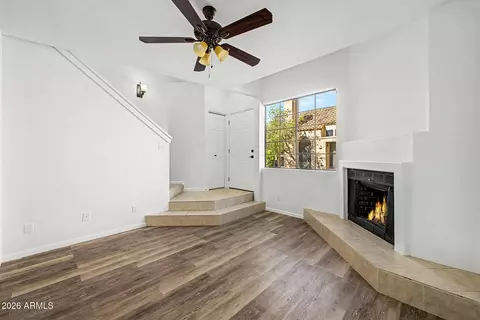 Living - 1025 E Highland Ave #32, Phoenix, AZ 85014 photo 1 of 4