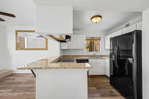 Kitchen - 1025 E Highland Ave #32, Phoenix, AZ 85014 photo 1 of 2