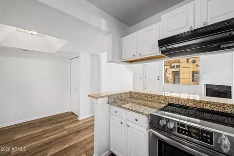 Kitchen - 1025 E Highland Ave #32, Phoenix, AZ 85014 photo 2 of 2