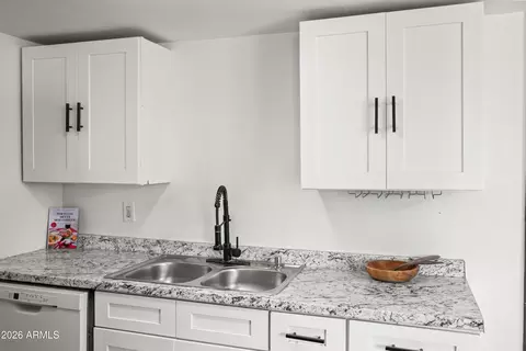 Kitchen - 4627 E Southgate Ave, Phoenix, AZ 85040 photo 2 of 3