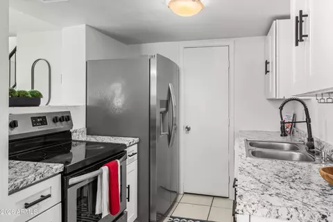 Kitchen - 4627 E Southgate Ave, Phoenix, AZ 85040 photo 1 of 3