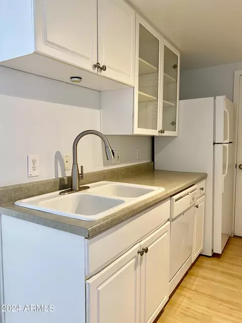 Kitchen - 1701 E Colter St #421, Phoenix, AZ 85016 photo 3 of 4
