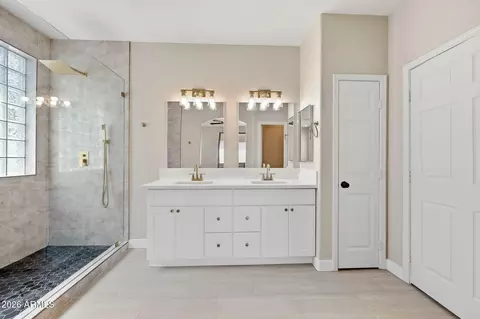 Bath - 1049 E Susan Ln, Tempe, AZ 85288 photo 5 of 5