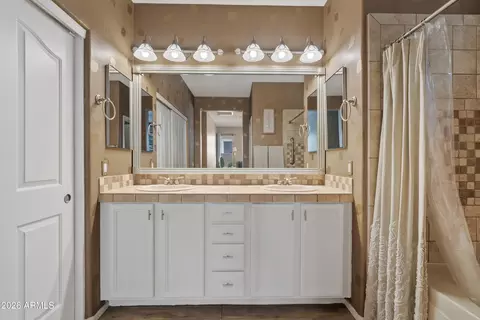 Bath - 2769 E Megan St, Gilbert, AZ 85295 photo 3 of 3