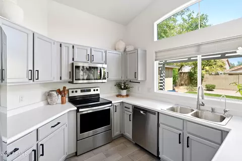 Kitchen - 3220 E Sierra St, Phoenix, AZ 85028 photo 2 of 3