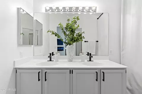 Bath - 3220 E Sierra St, Phoenix, AZ 85028 photo 2 of 3