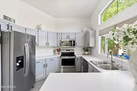 Kitchen - 3220 E Sierra St, Phoenix, AZ 85028 photo 3 of 3