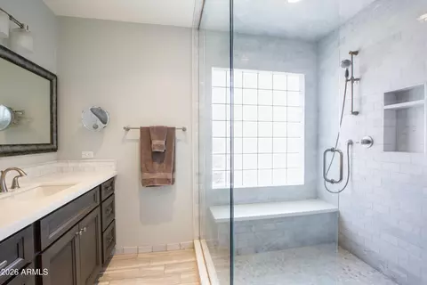 Bath - 3229 E Montecito Ave, Phoenix, AZ 85018 photo 3 of 6