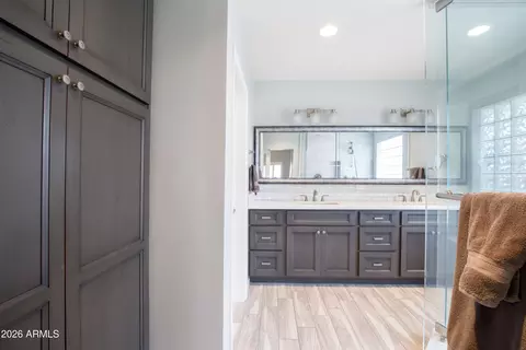 Bath - 3229 E Montecito Ave, Phoenix, AZ 85018 photo 1 of 6