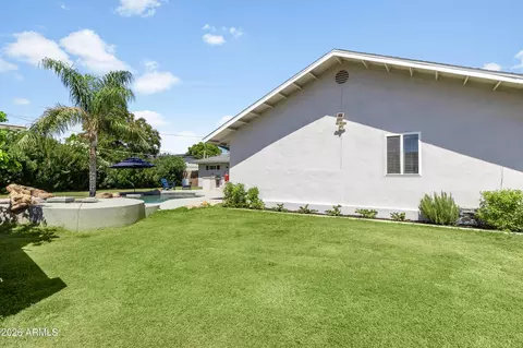 Exterior - 3229 E Montecito Ave, Phoenix, AZ 85018 photo 8 of 9