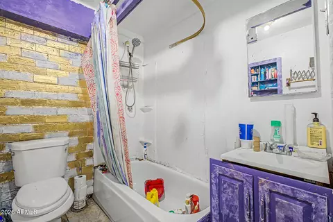 Bath - 36 S 64th Ave, Phoenix, AZ 85043 photo 1 of 1