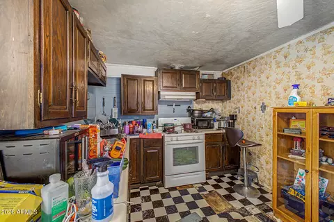 Kitchen - 36 S 64th Ave, Phoenix, AZ 85043 photo 3 of 3