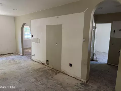 Entry Way - 1002 E Vermont Ave, Phoenix, AZ 85014 photo 1 of 2